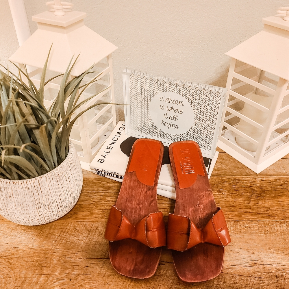 Luc Berjen Bikini bow square toe block sandals